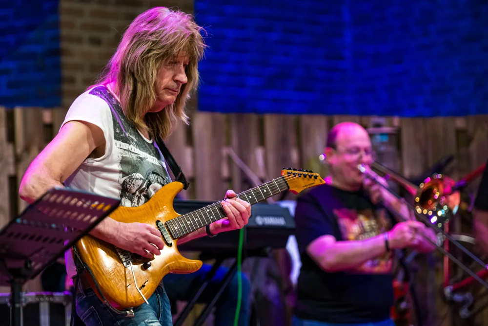 Gitariste op het podium